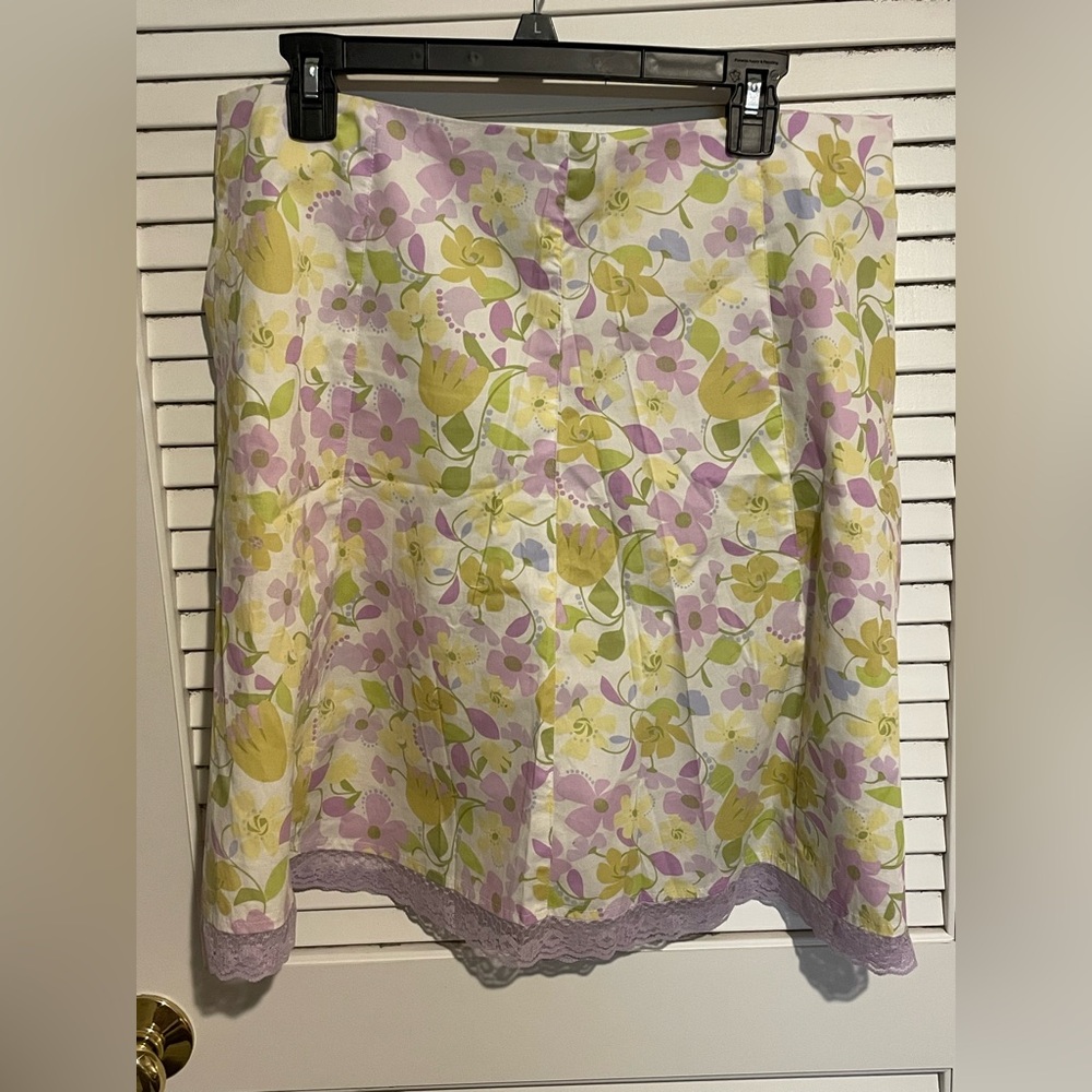 Floral lace trim skirt